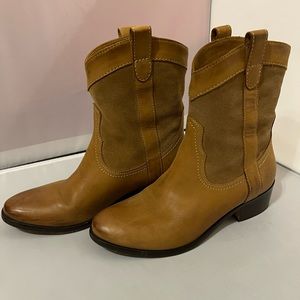 Johnston & Murphy Suede boots